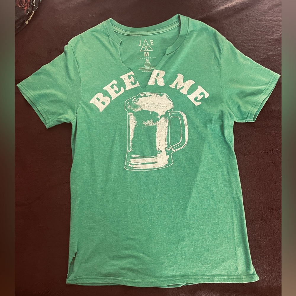 Green Tee with Beer Mug Print
BEER ME MEDIUM WOMEN T SHIRT JEM COLLECTIVE